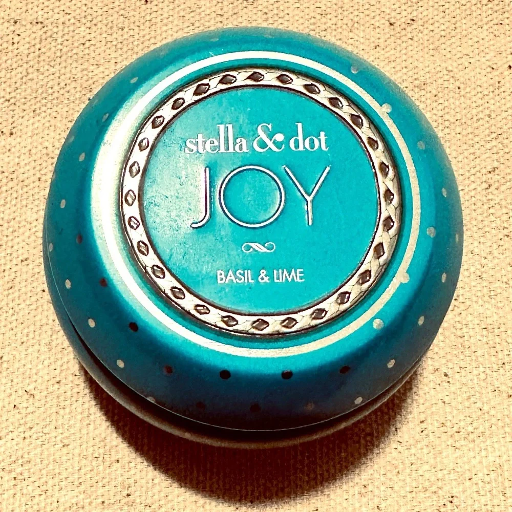 Stella & Dot | Candle | Stella & Dot Joy Candle in Tin | Basil & Lime